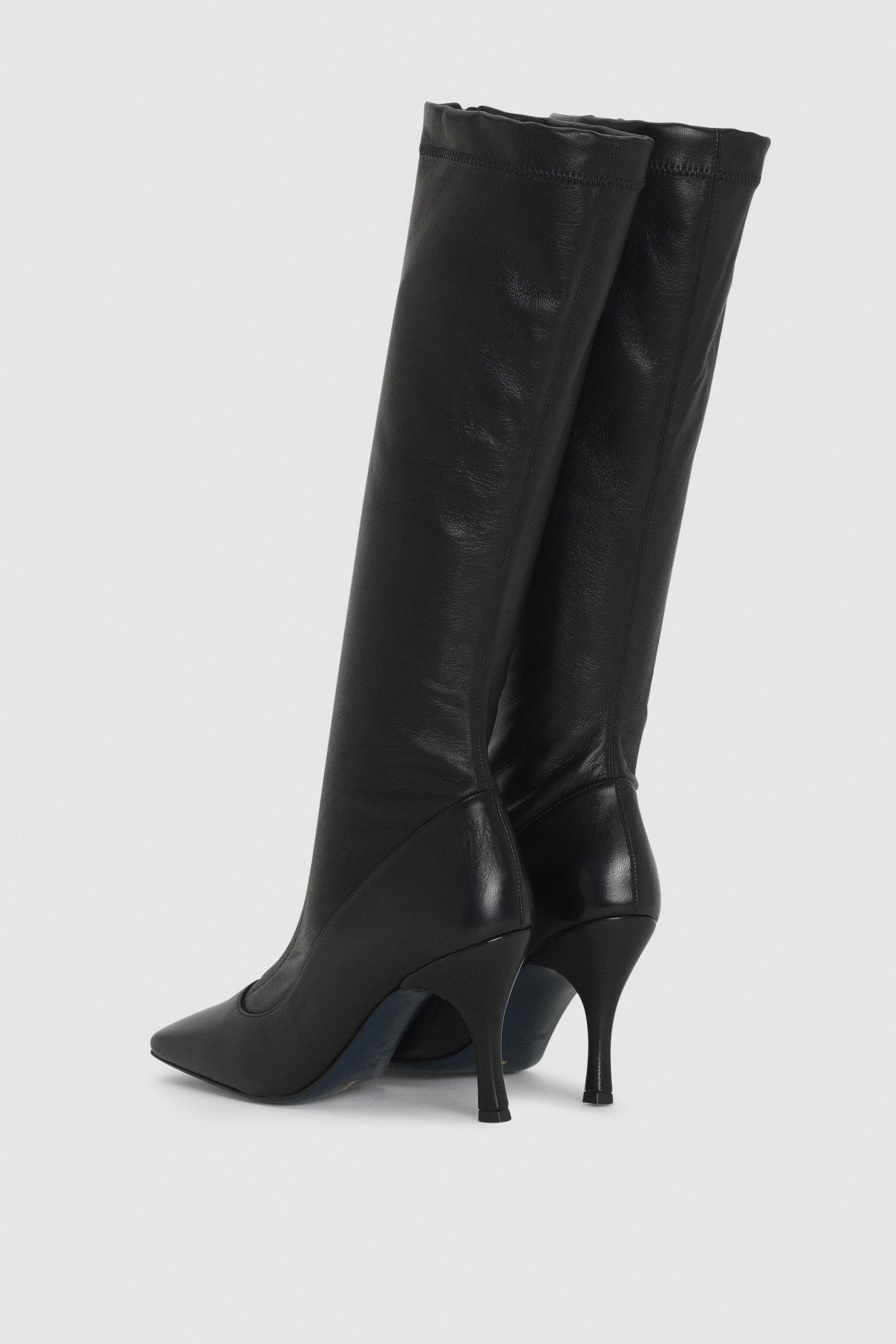 2.5 inch heel booties