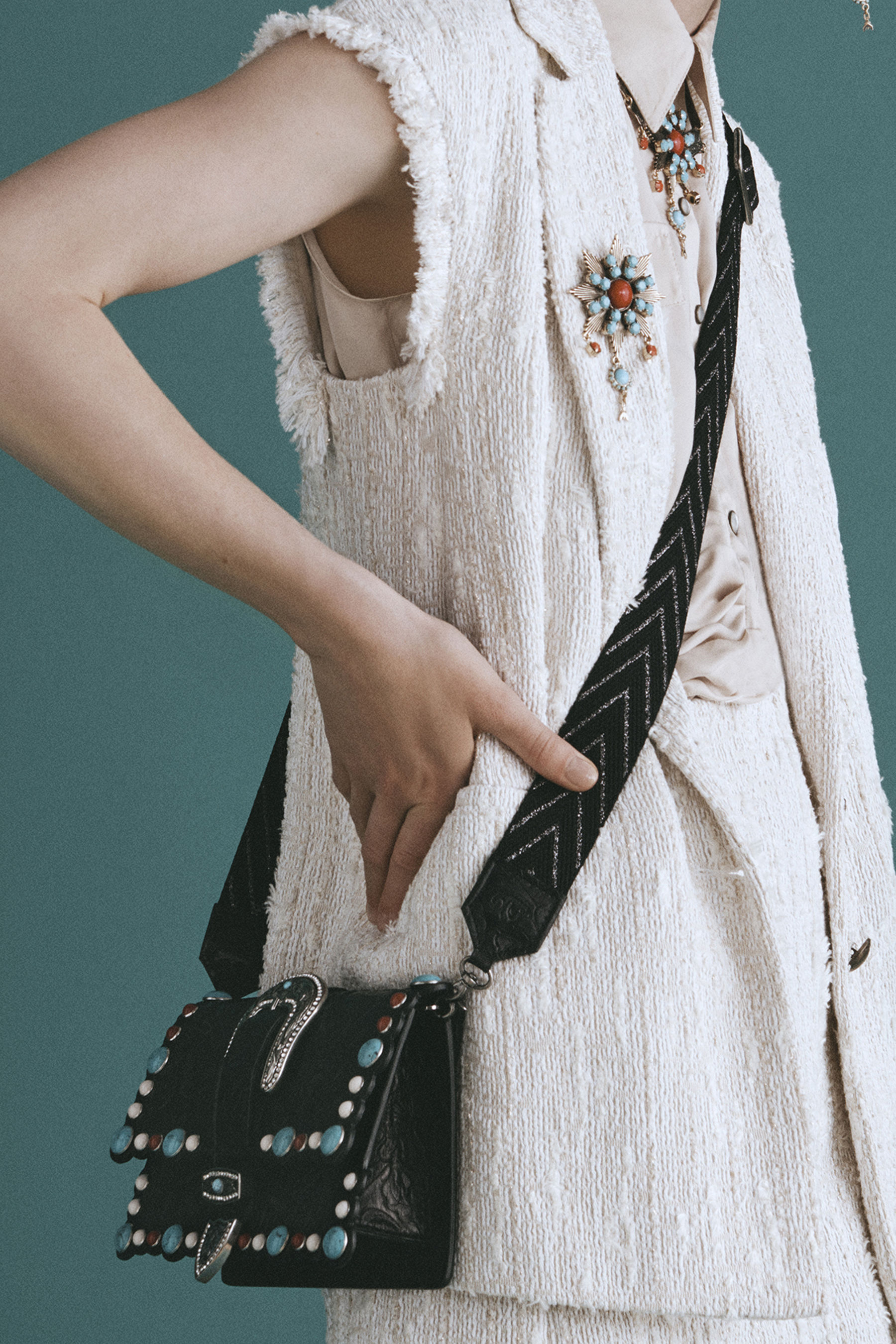 Piping mini bag with buckle