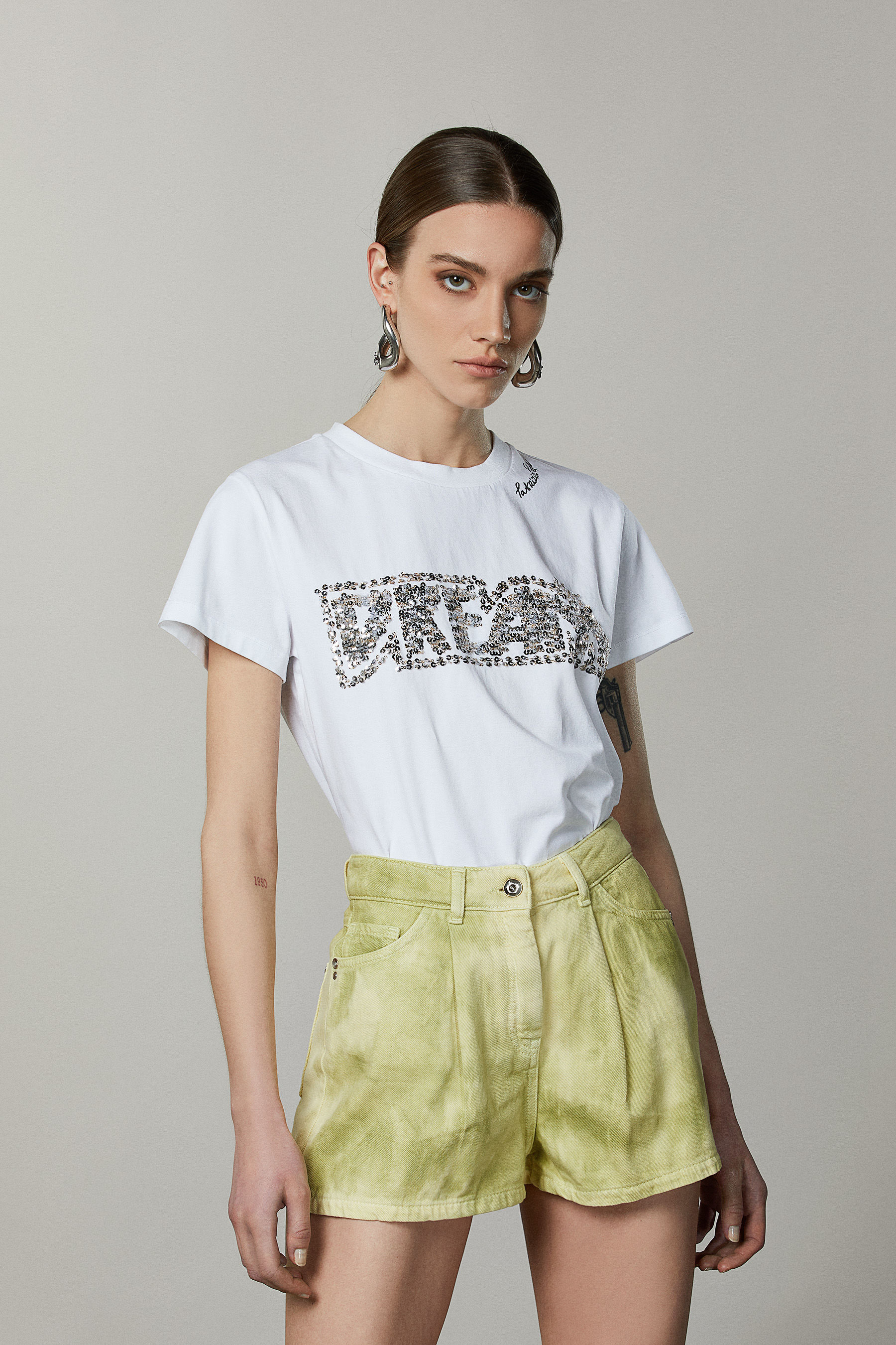 T-shirt stretch con ricamo