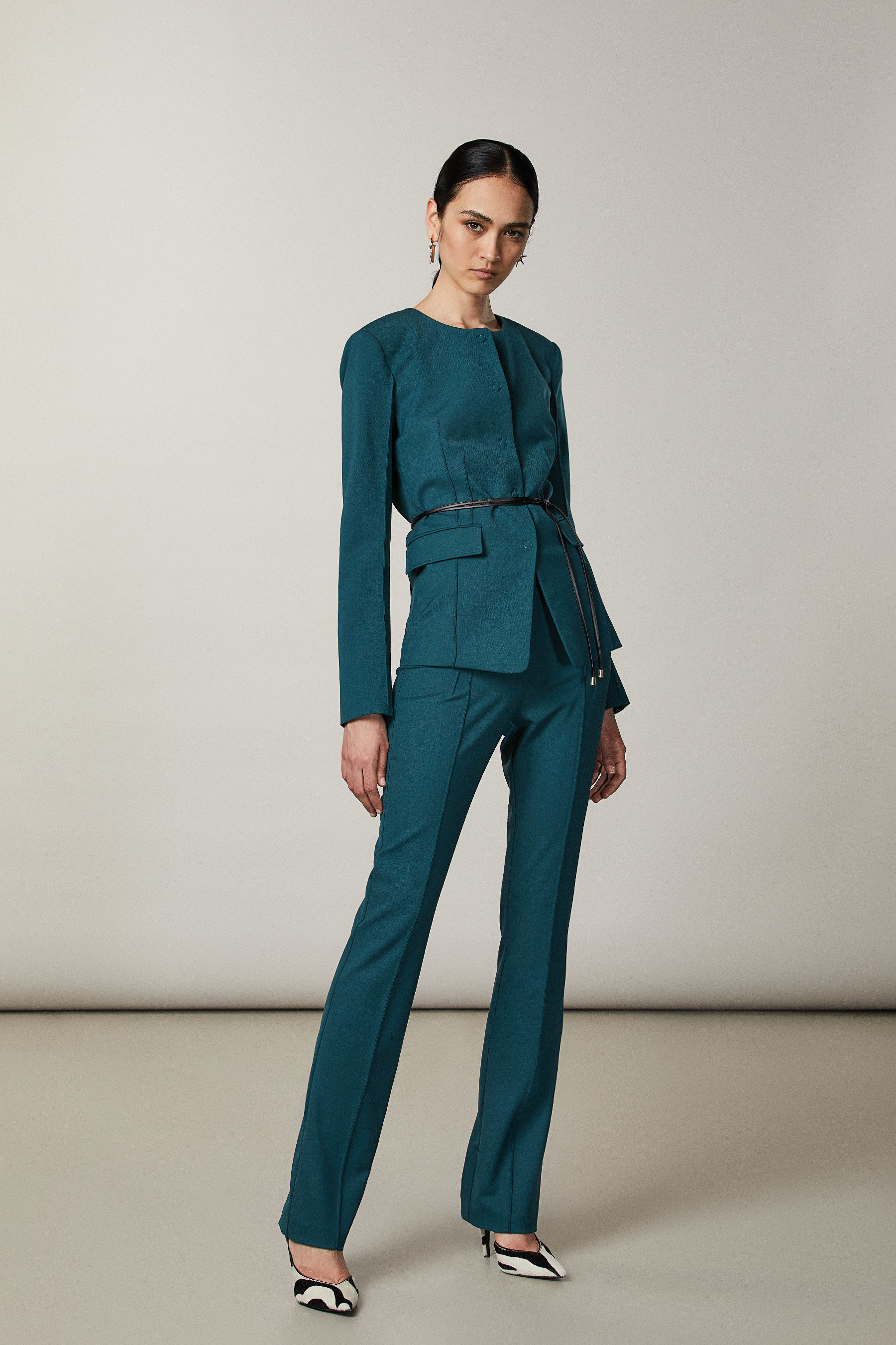 Pantaloni slim gabardina