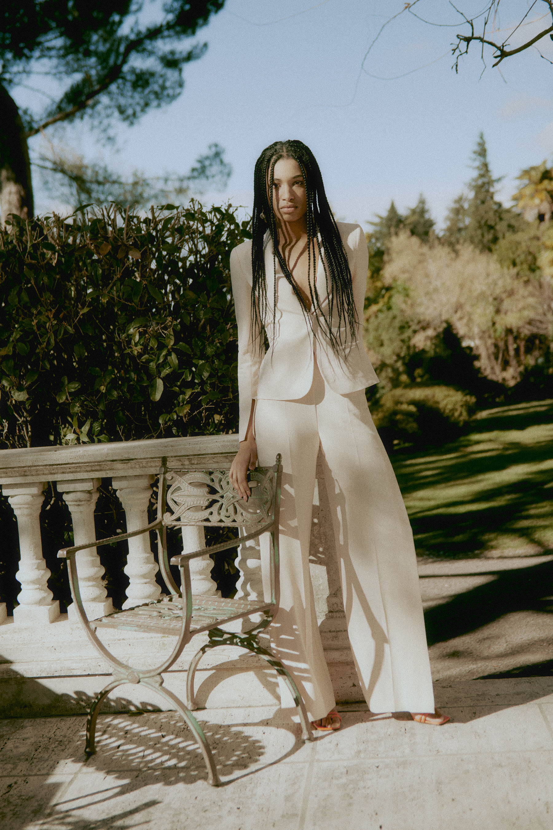 Pantalone con spacchi laterali