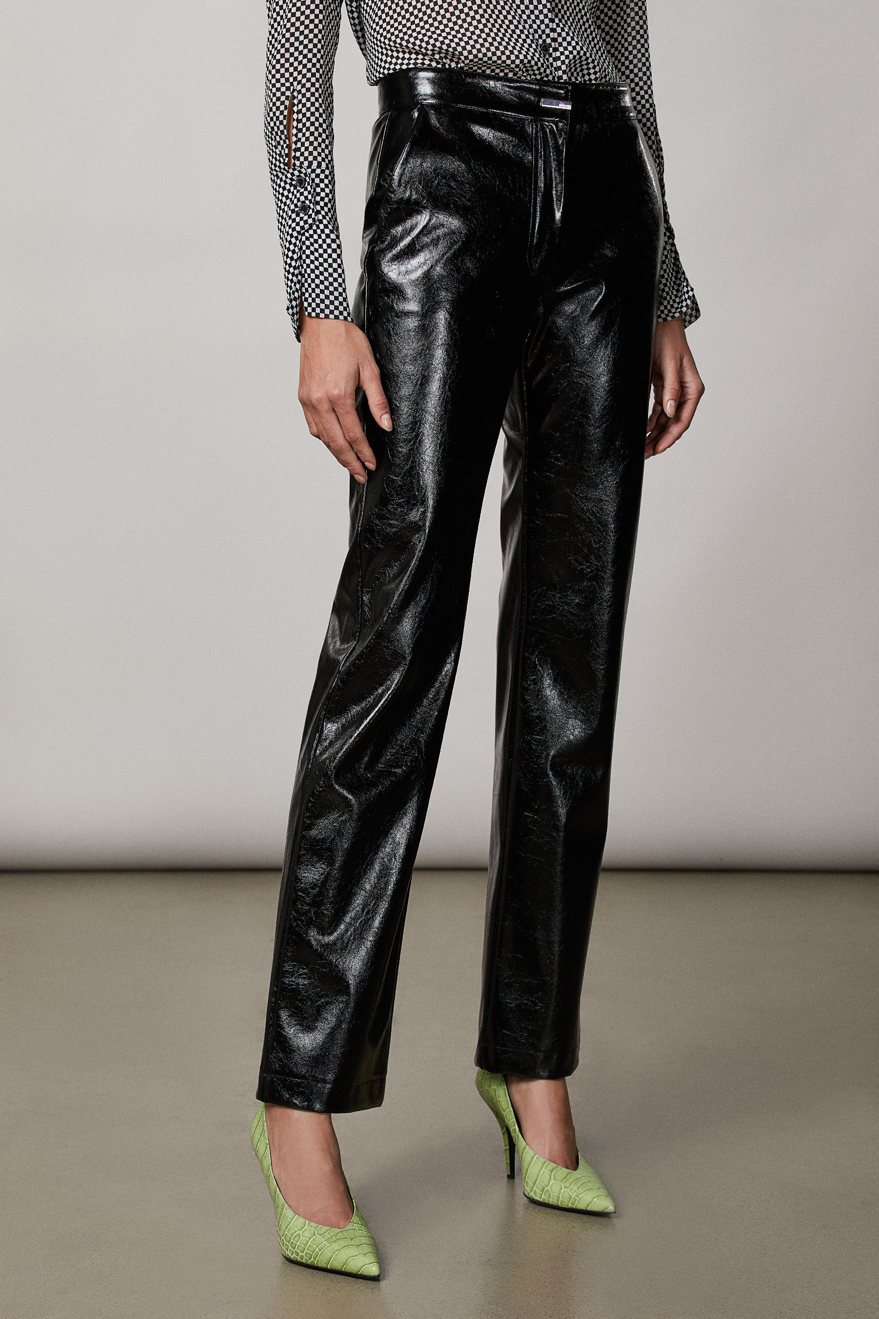 Pantalone morbido tessuto lucido