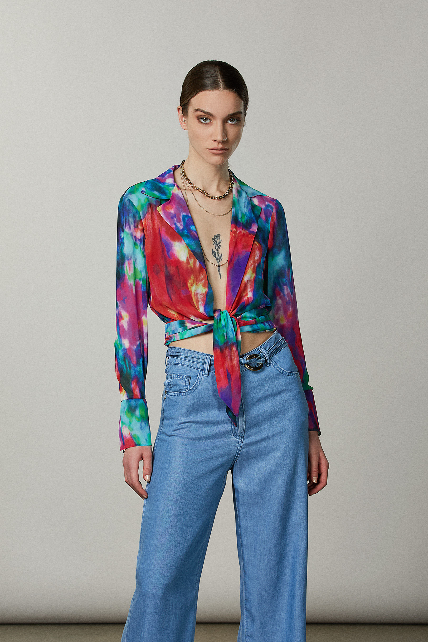 Camicia stampata con nodo