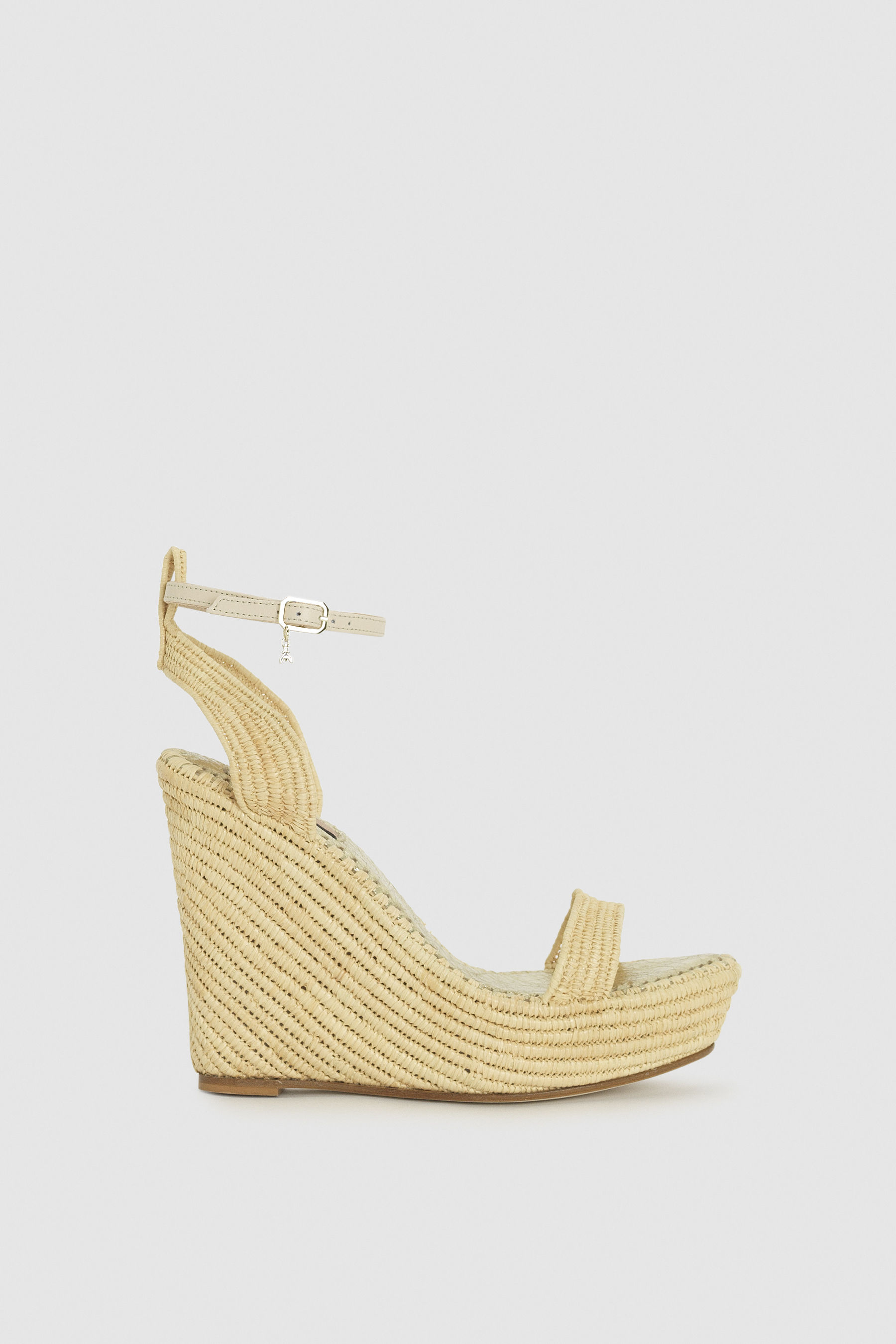 parigine con scarpe basse