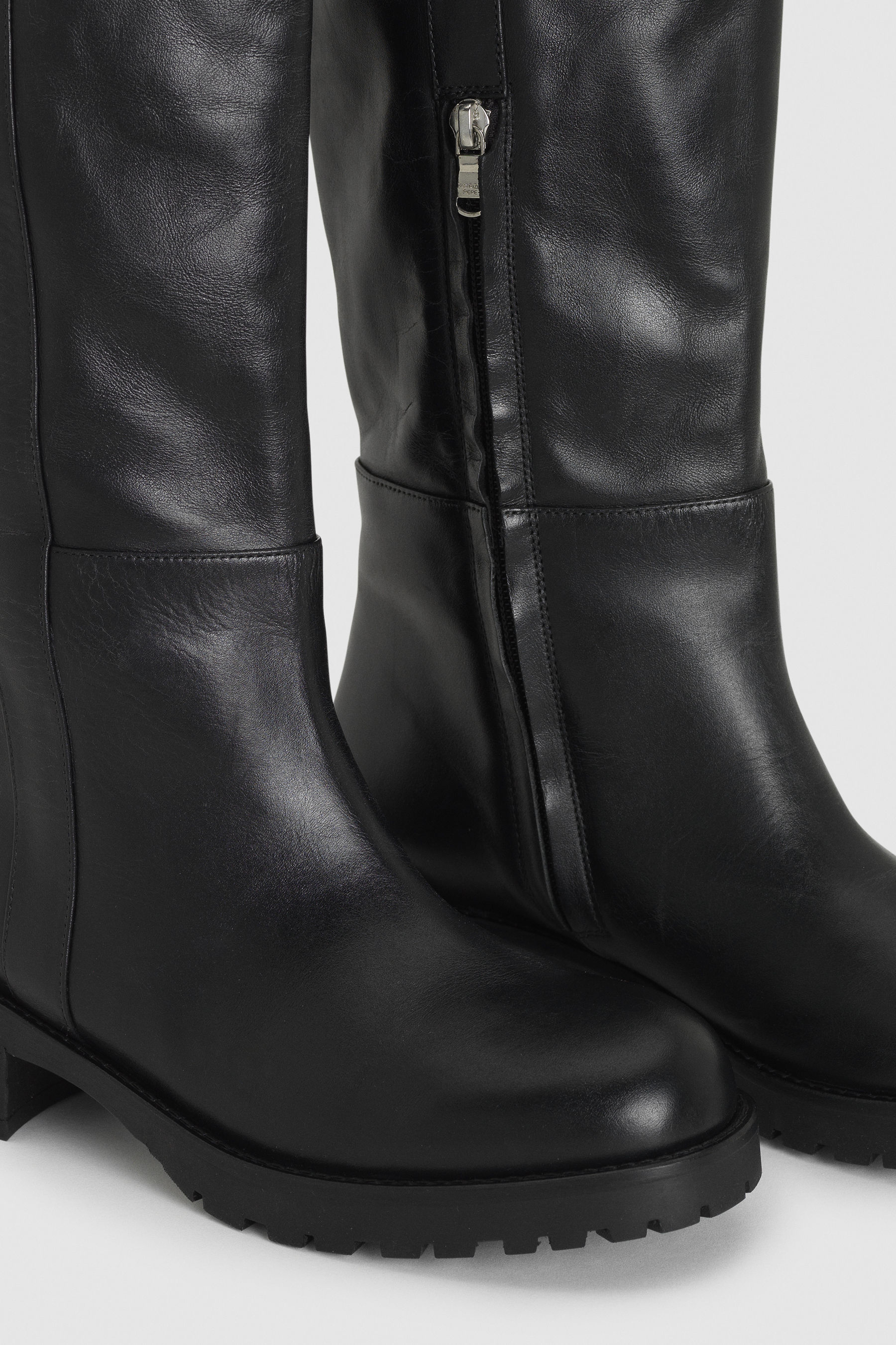 Stivali biker asimmetrici traforati 'mantra/a' - nabuk nero personal  shoepper senza tacco neri - Stileo.it