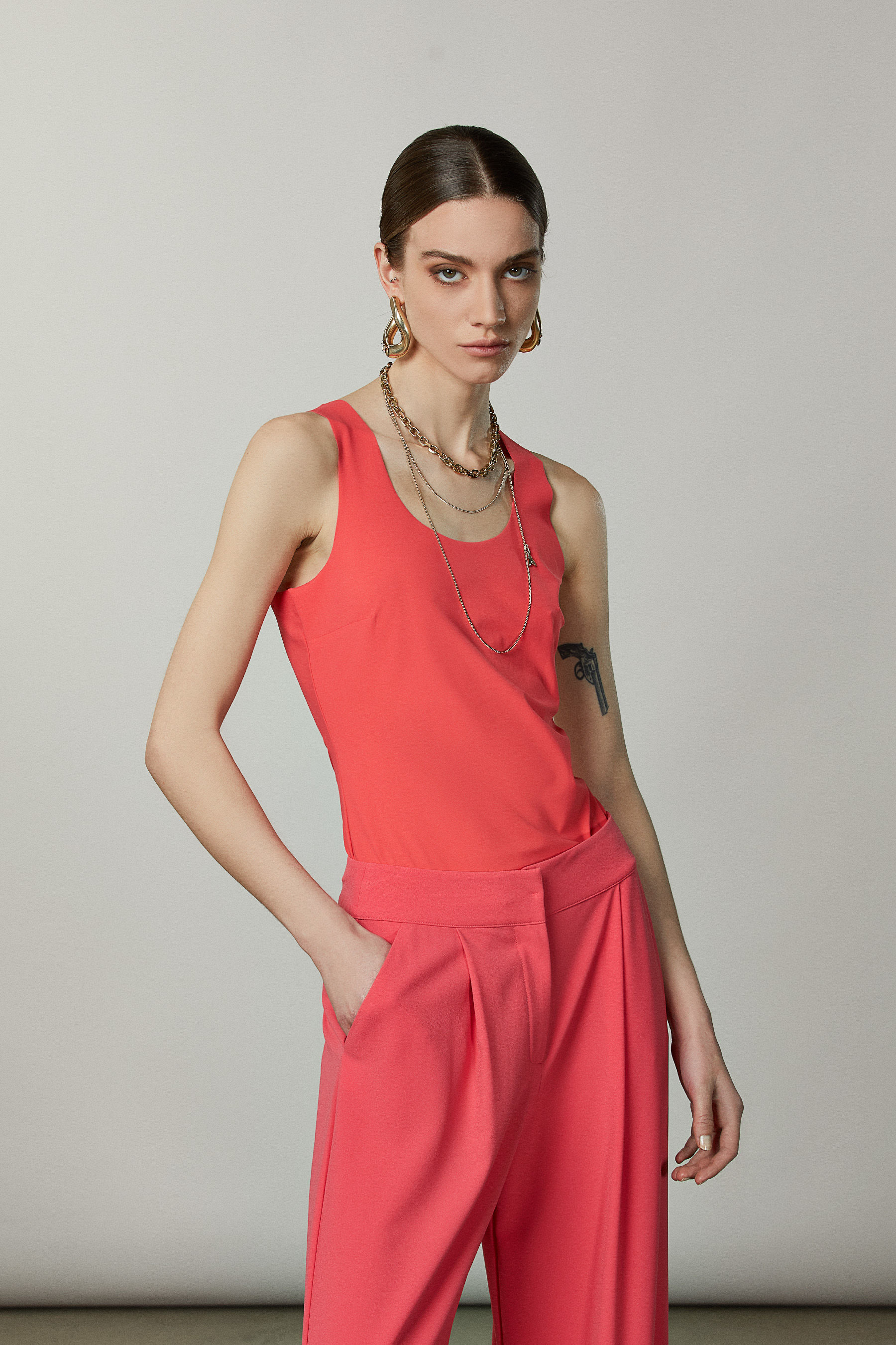 Top scollo profondo ESSENTIAL