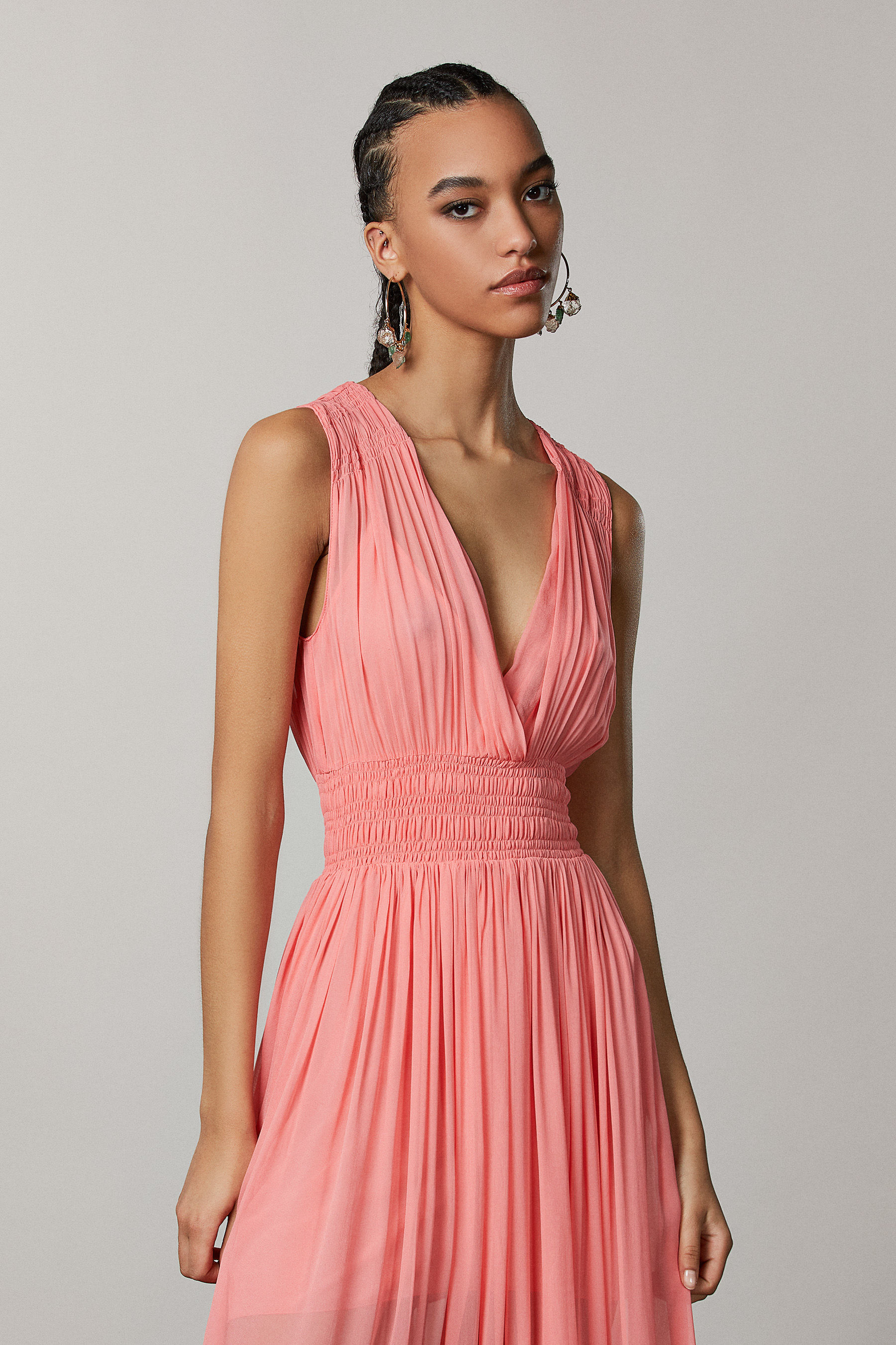 Never Fully Dressed Petite - Tilda - Vestito Lungo Rosa Con Puntini Color Oro E Volant Nero 151730519