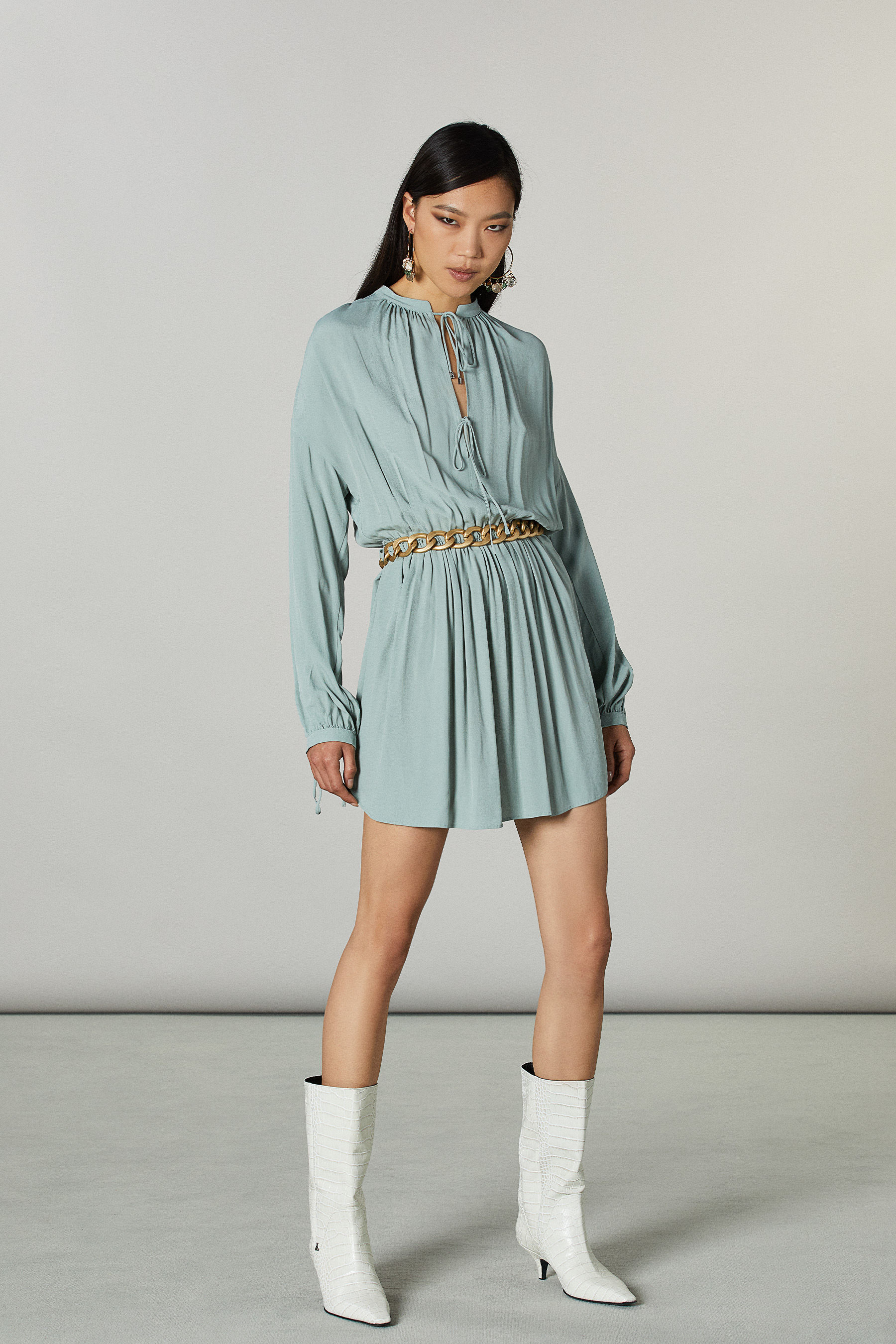 Miniabito over scollo a V