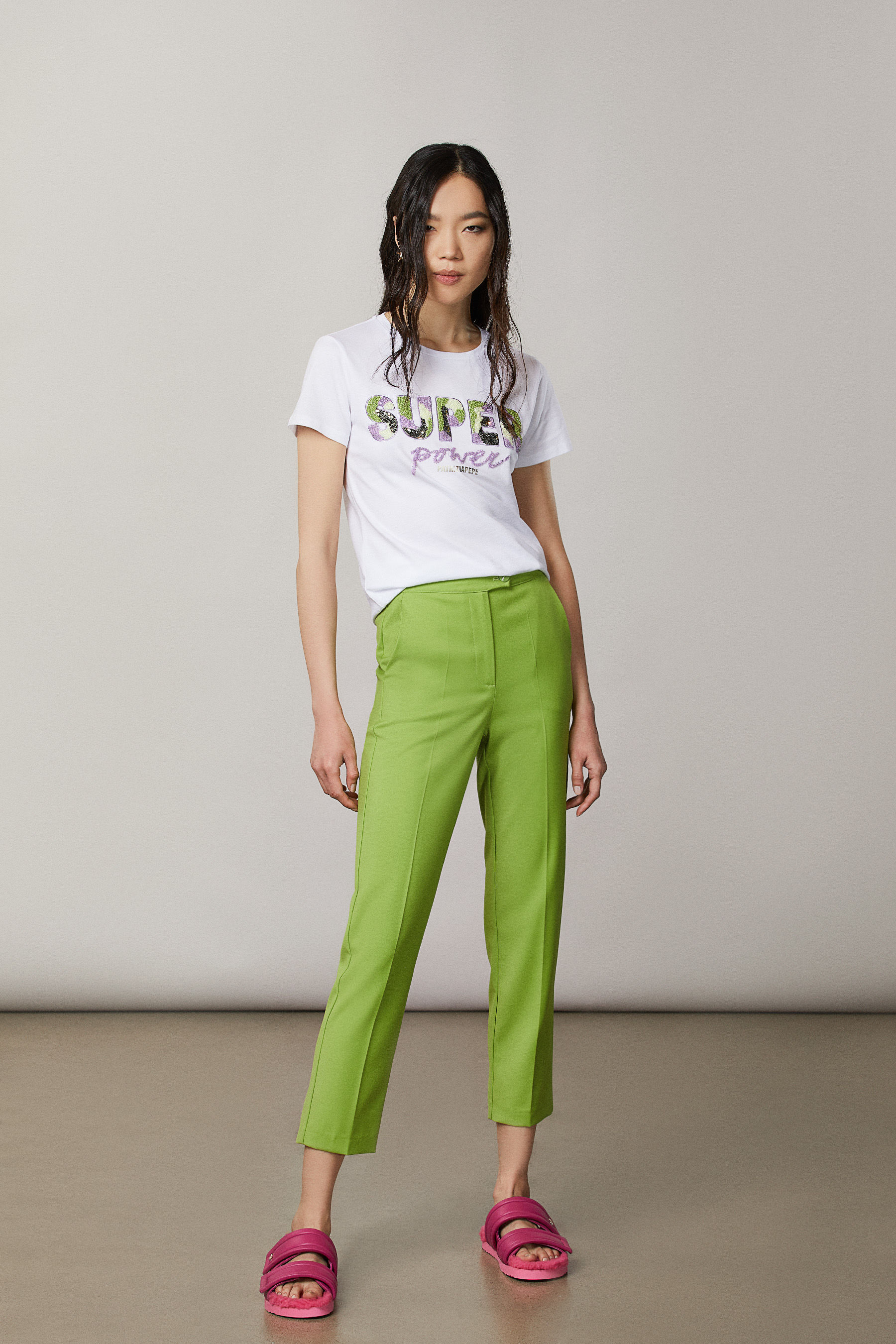 T-Shirt con ricamo slogan