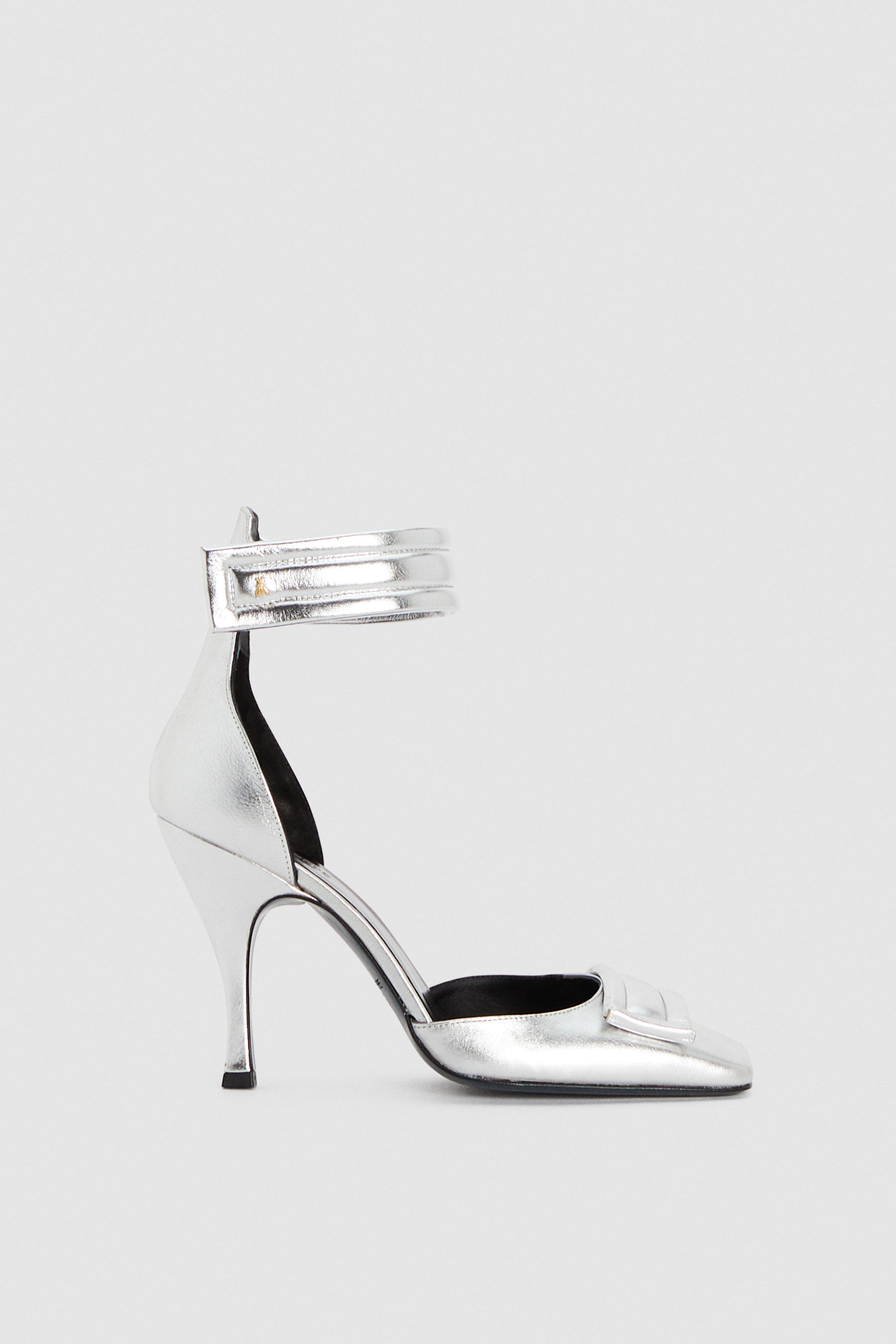 Decolletè con cinturino alla caviglia