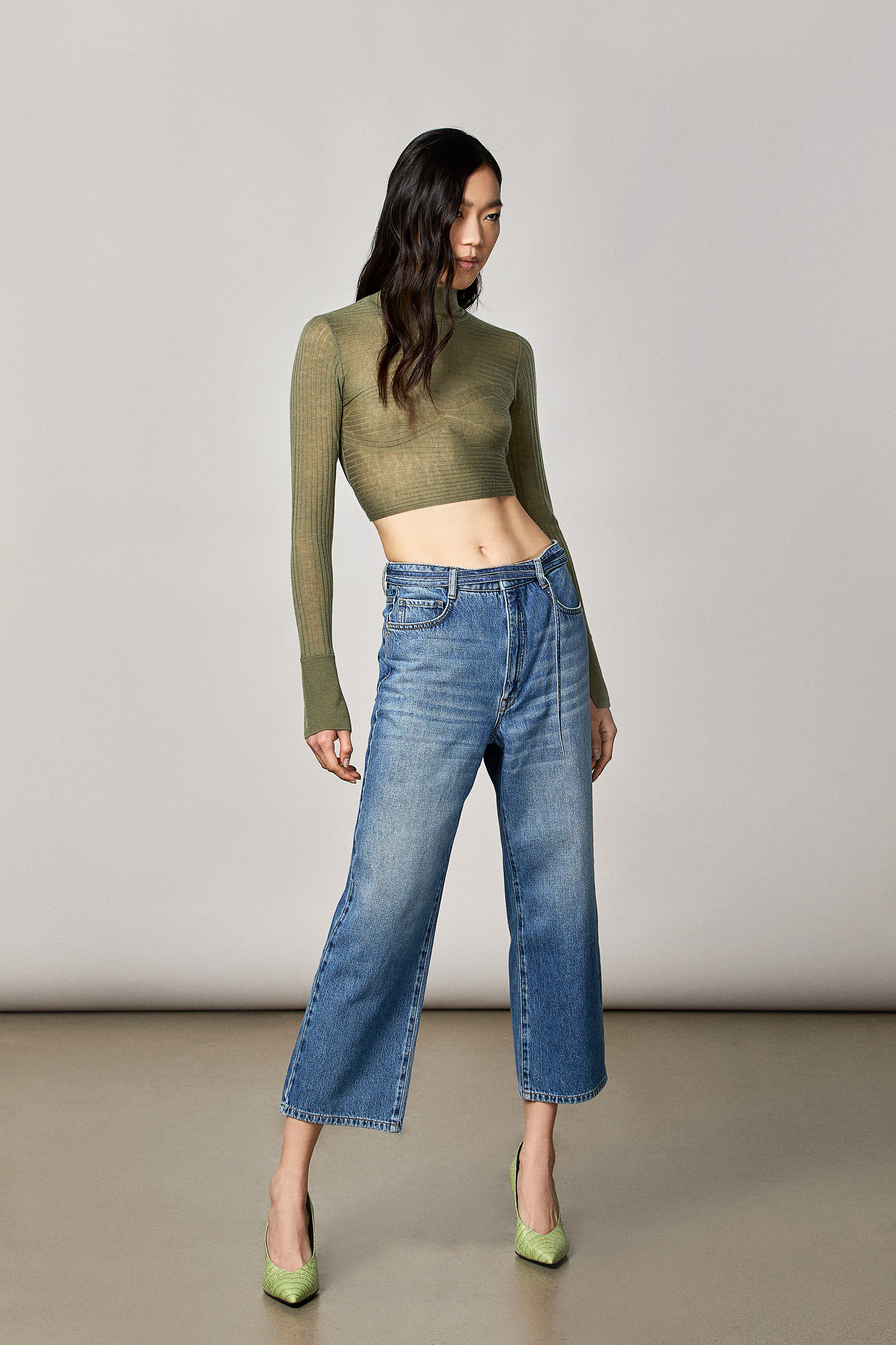 Maglia cropped in lana leggera
