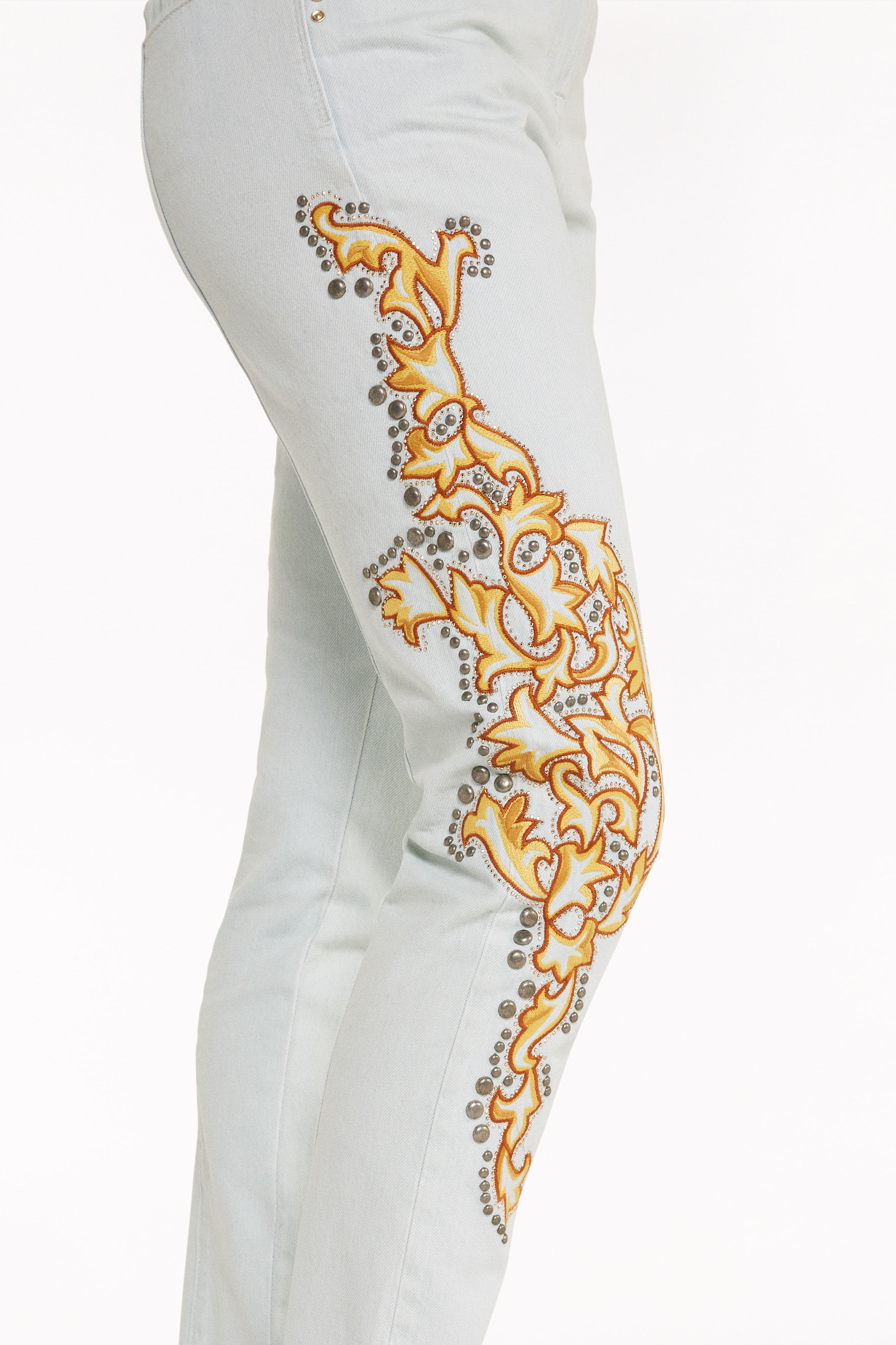 Jeans with embroidery