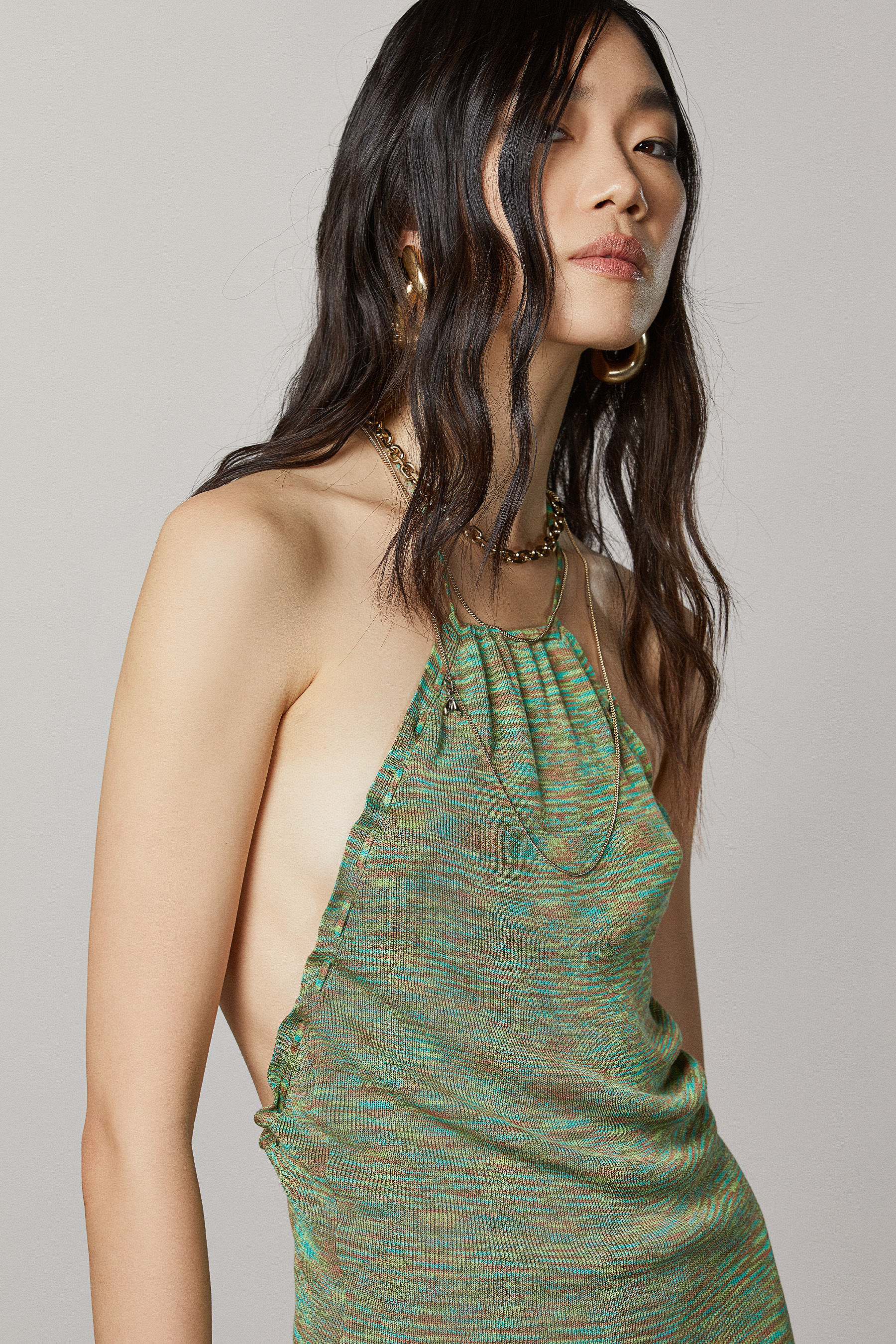 Abito corto con collo allacciato