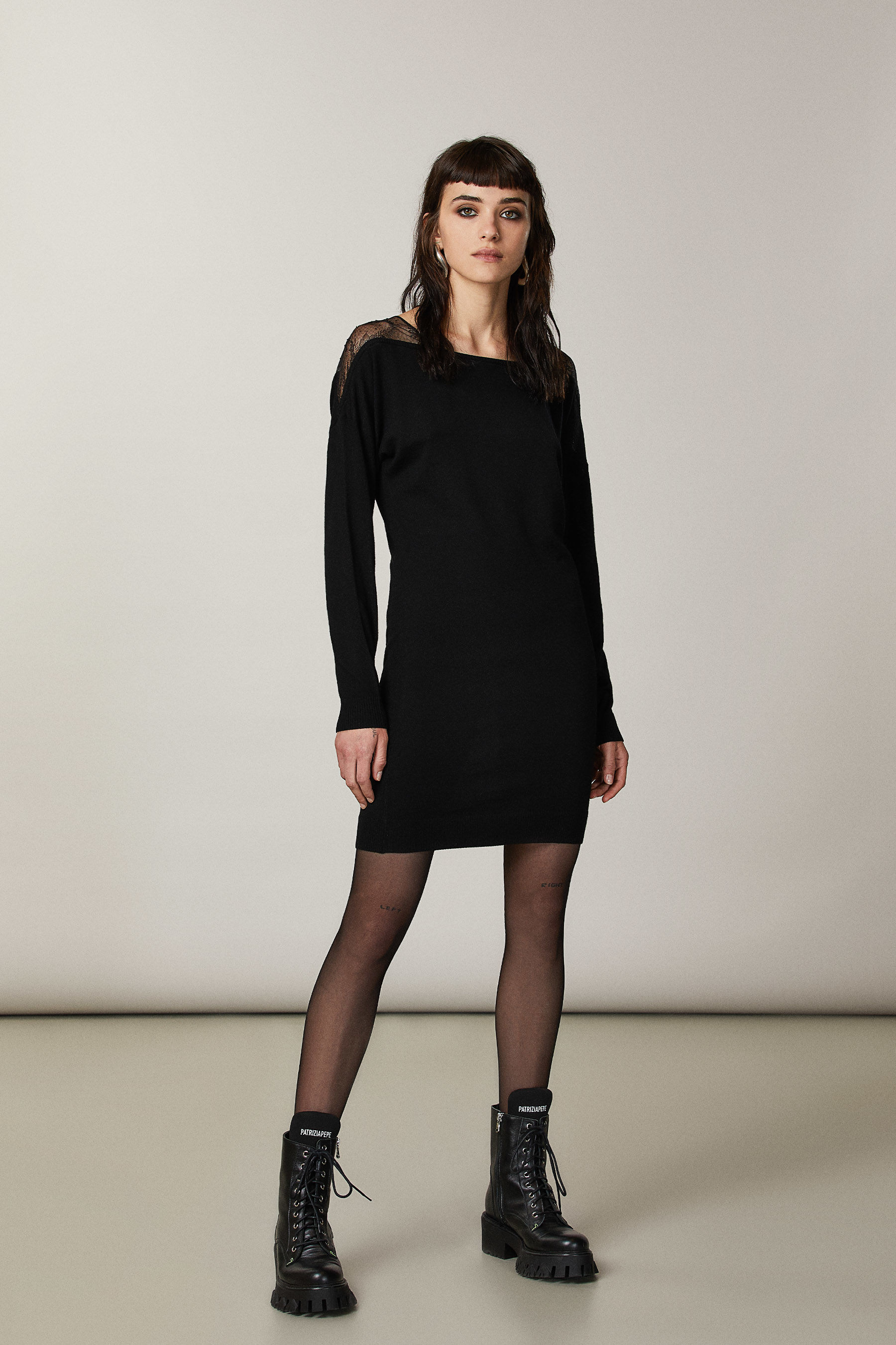 Abito mini con inserti in pizzo