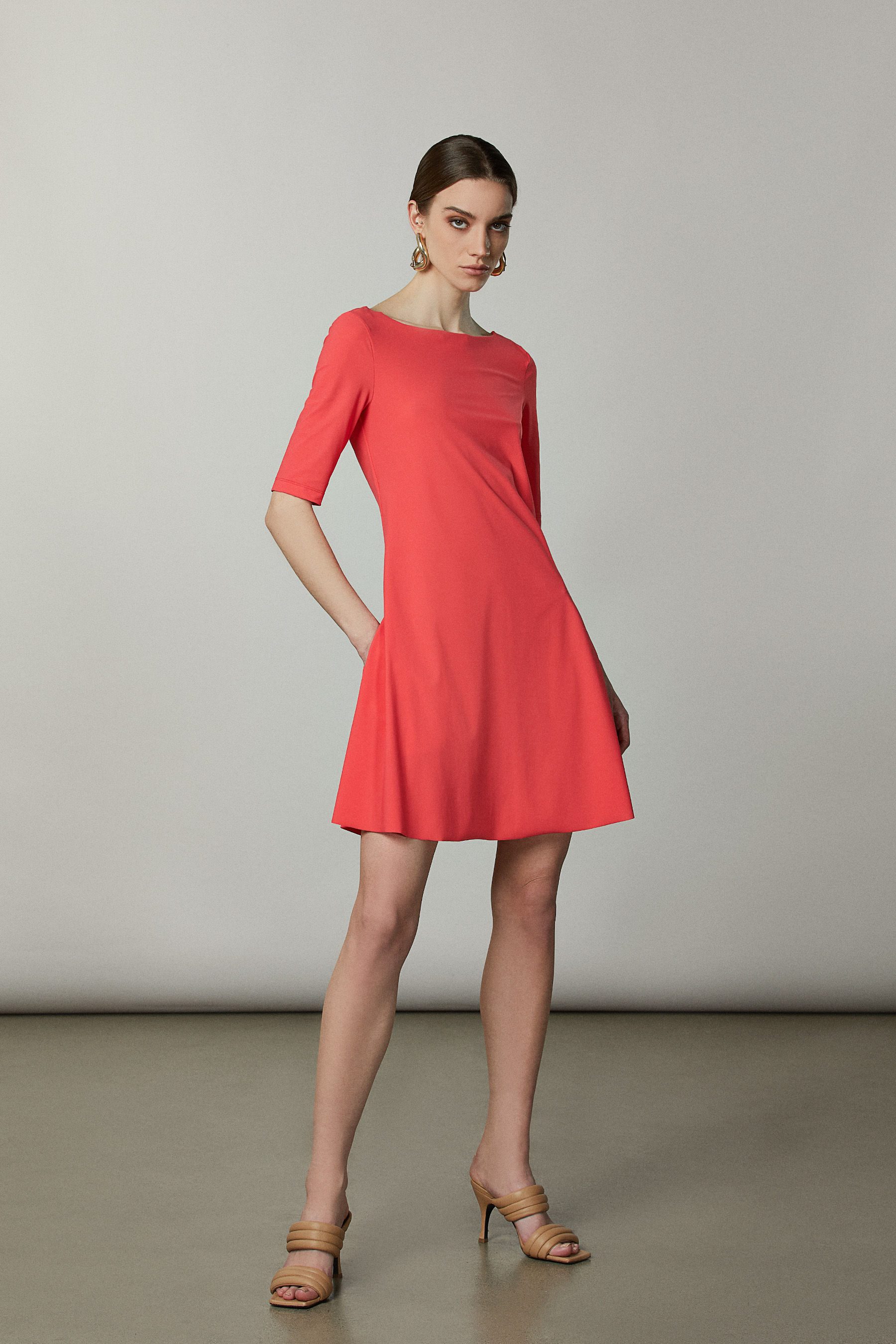 Abito mini ESSENTIAL scollo a barca