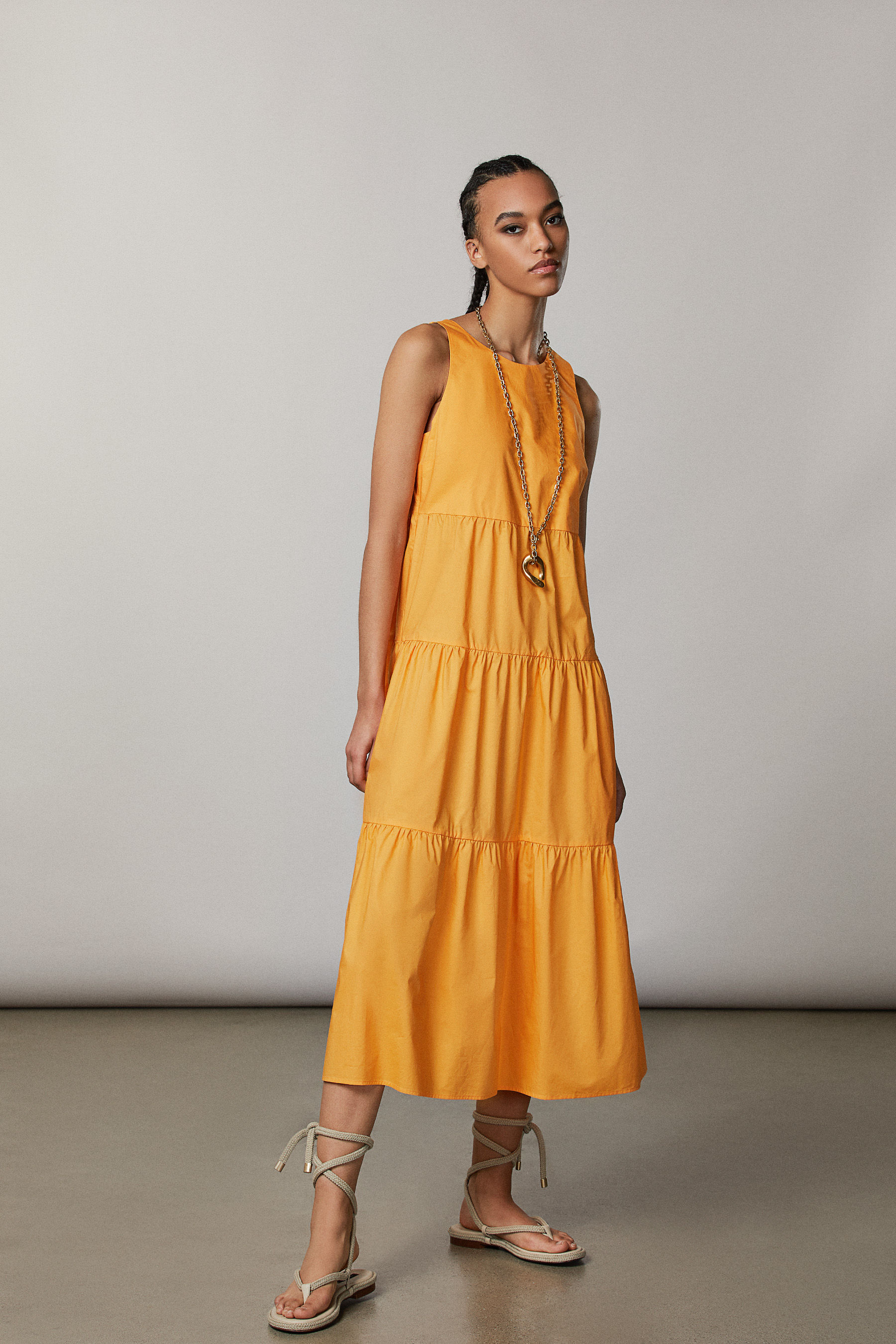 Abito svasato alla caviglia